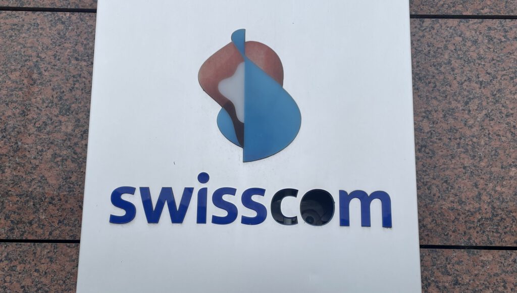 Ein Logo von Swisscom mit einem defekten Buchstaben in Olten