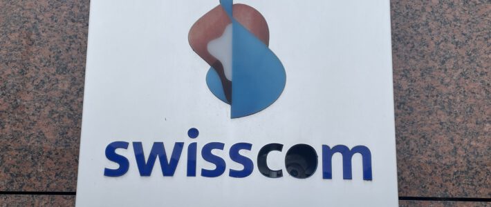 Ein Logo von Swisscom mit einem defekten Buchstaben in Olten