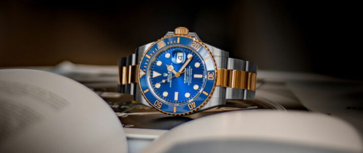 Eine Luxusuhr von Rolex mit Gold