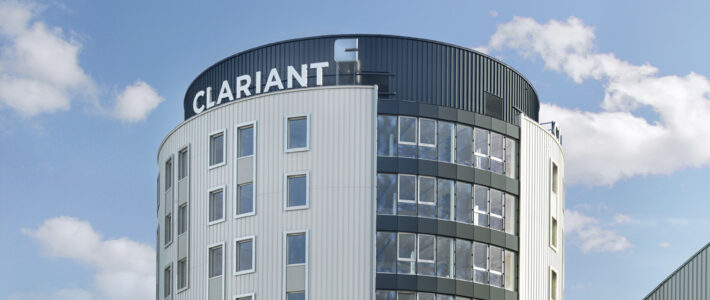 Logo von Clariant an einem Gebäude in Pratteln BL