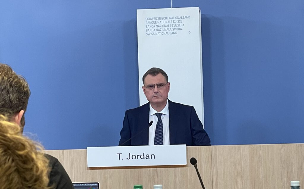 Thomas Jordan an einer Medienkonferenz der SNB