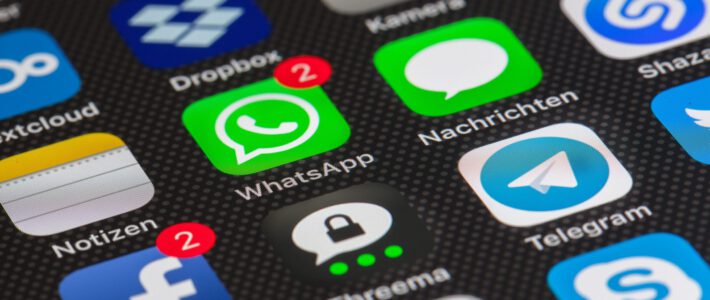 Ikons von Messenger-Diensten wie WhatsApp und Threema