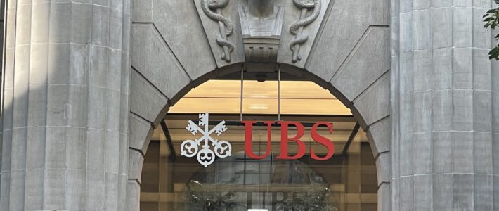 Logo der Grossbank UBS an der Zürcher Bahnhofstrasse