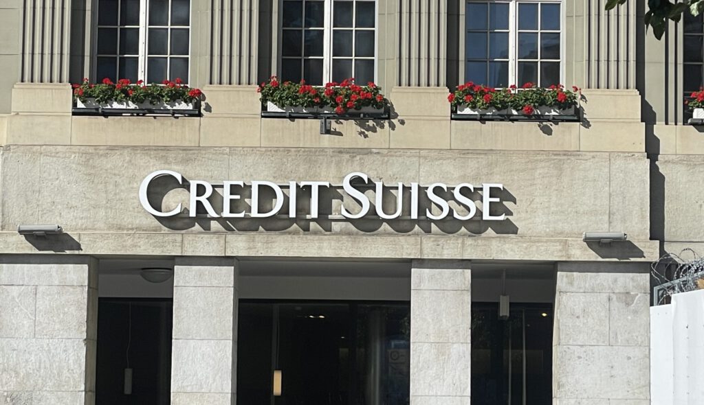 Logo der Credit Suisse an der Filiale am Bundesplatz in Bern
