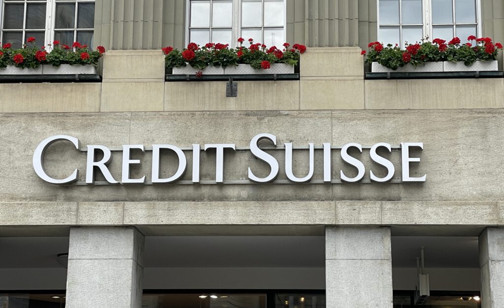 Logo der Credit Suisse an einer Ex-Filiale in Bern am Bundesplatz
