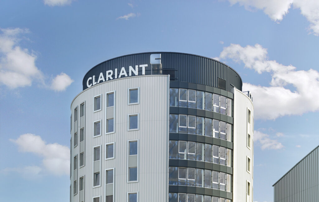 Schriftzug von Clariant an einem Gebäude in Pratteln BL