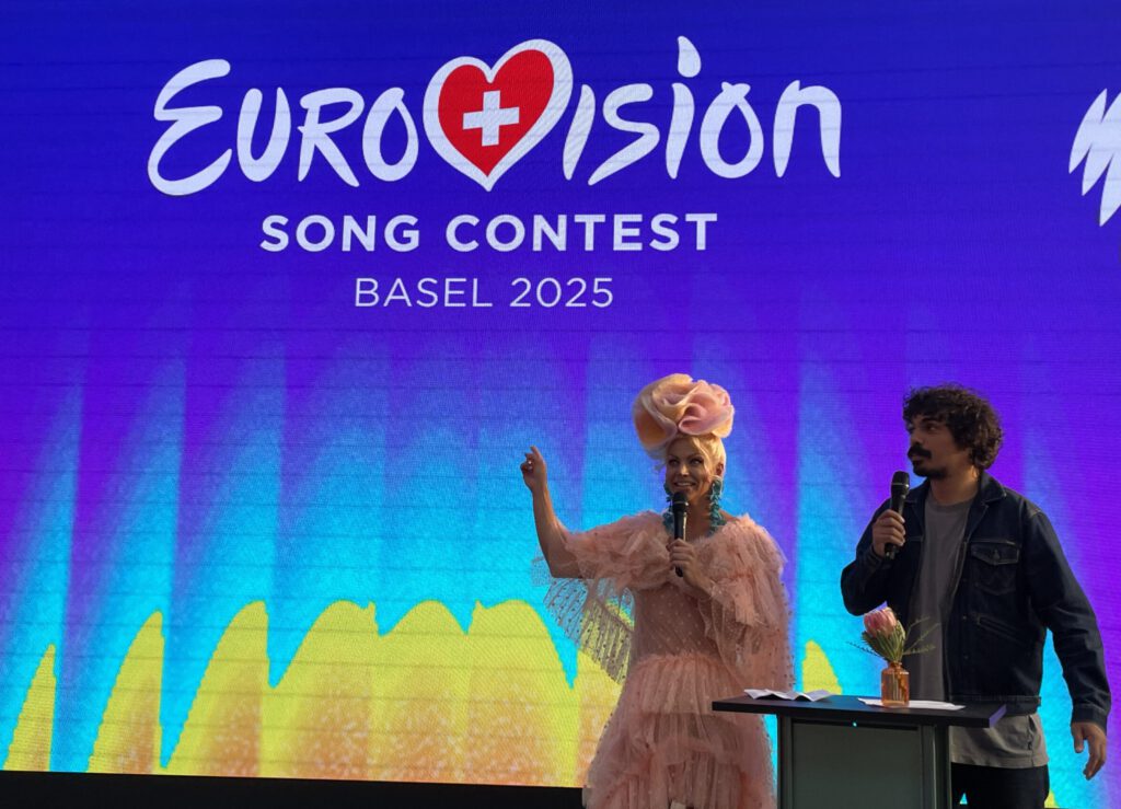 Australische Fernsehstars Courtney Act und John Armstrong