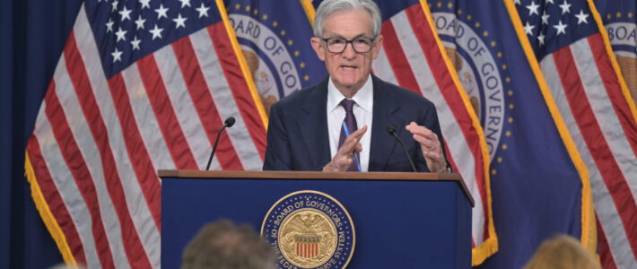 Fed-Chef Powell steigt in den Boxring mit Trump Fed-Chair Jerome Powell an einer Medienkonferenz