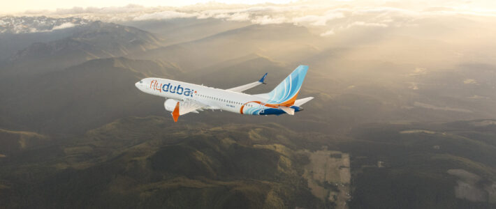 Ein Flugzeug von Flydubai in der Luft