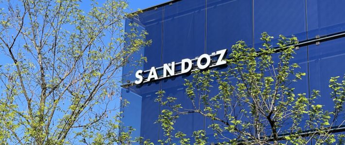 Das Logo von Sandoz am Firmensitz in Basel