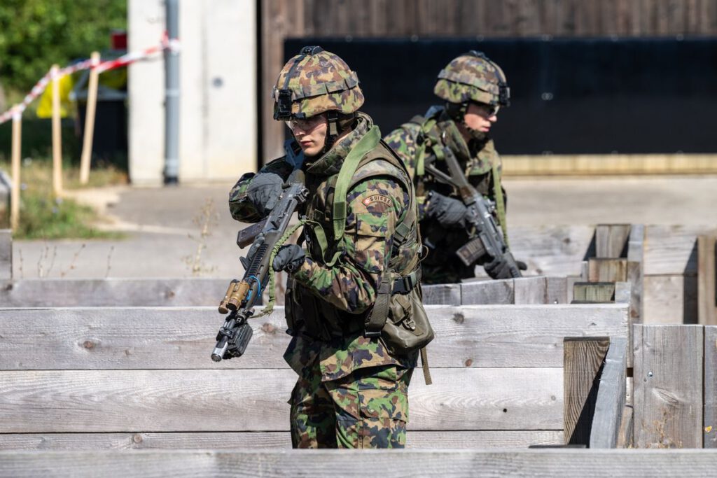 Schweizer Soldaten mit Gewerh