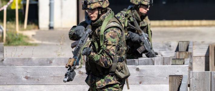 Schweizer Soldaten mit Gewerh