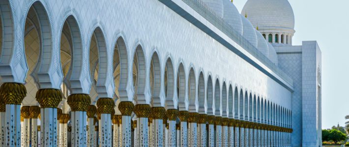 Bitcoin Suisse expandiert in die arabische Welt Die Grosse Moschee in Abu Dhabi