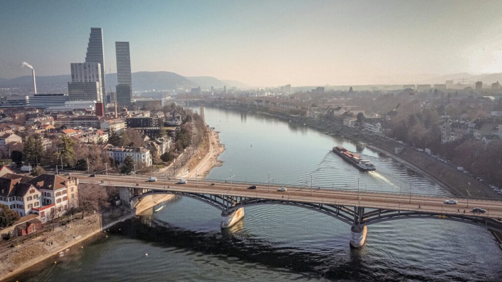 Ein Blick über Basel und den Rhein