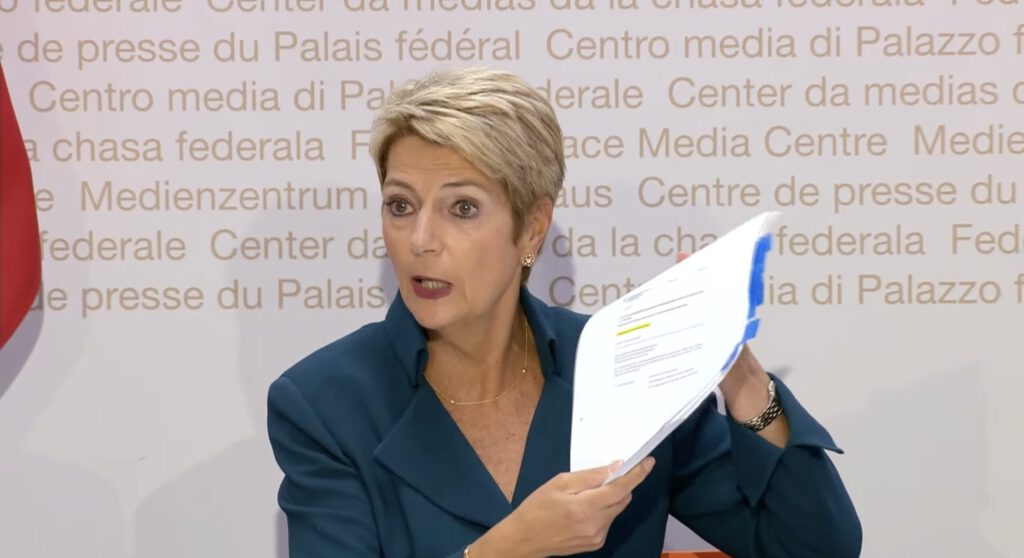 Karin Keller-Sutter an der Medienkonferenz über die neue Grossbankenregulierung in Bern