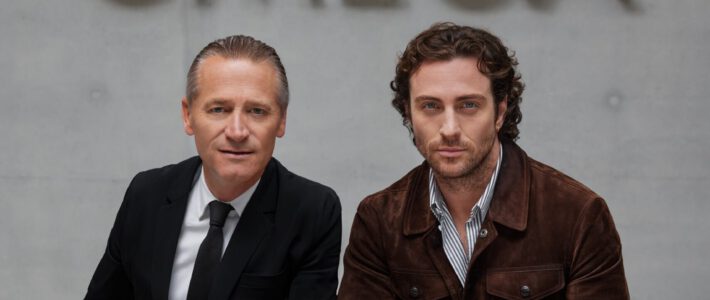 Omega-CEO Raynald Aeschlimann und Schauspieler Aaron Taylor-Johnson