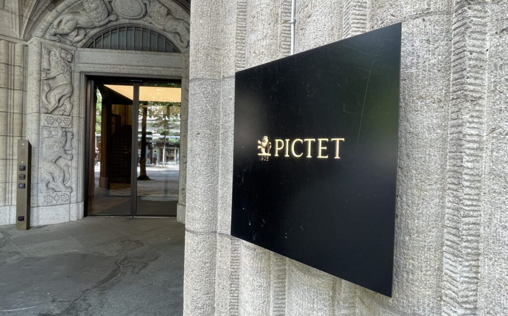 Logo der Genfer Privatbank Pictet an der Zürcher Bahnhofstrasse