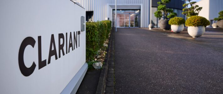 Logo von Clariant an einem Gebäude in Pratteln BL