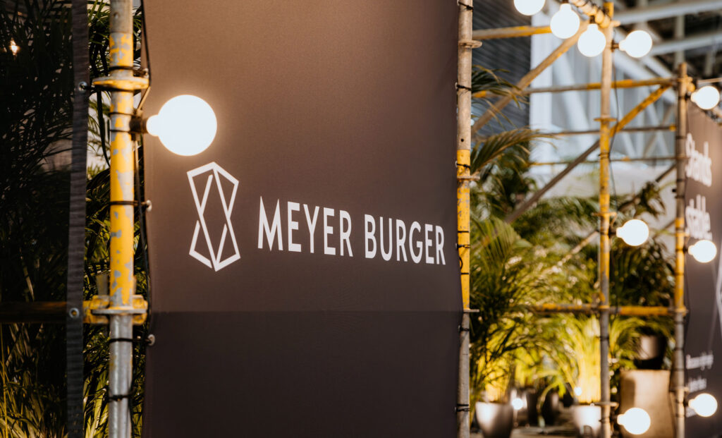 Logo von Meyer Burger auf einer Messe