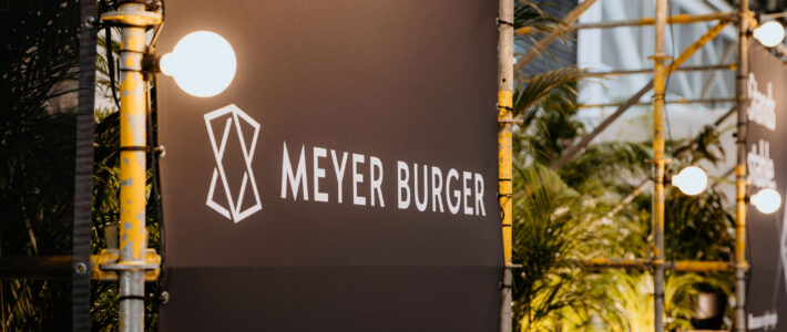 Logo von Meyer Burger auf einer Messe