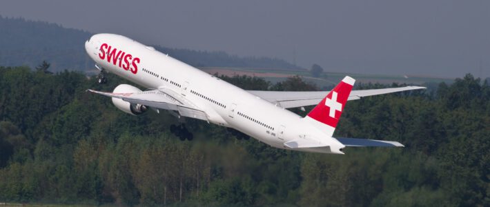 Ein Flugzeug der Swiss beim Start