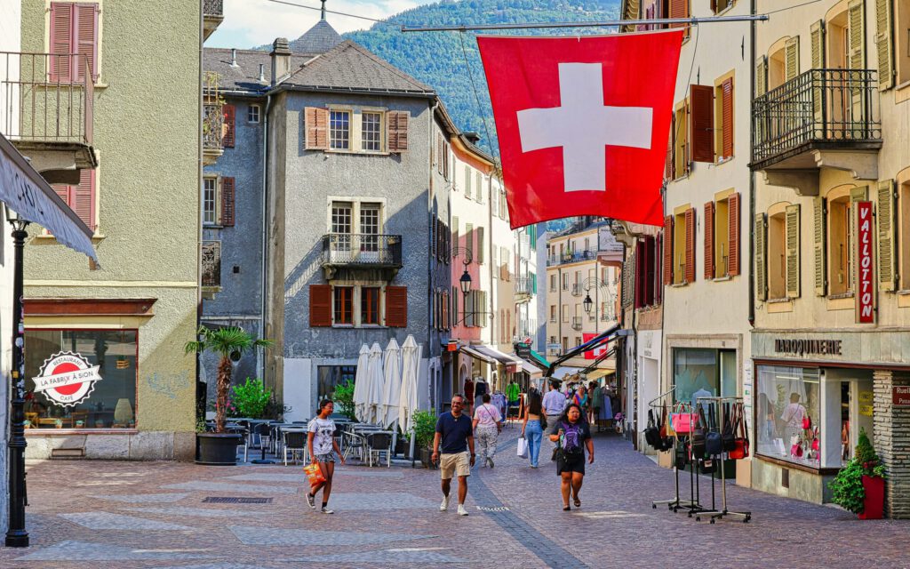 Touristen im Walliser Ort Sitten/Sion