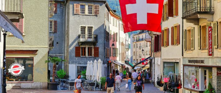 Touristen im Walliser Ort Sitten/Sion
