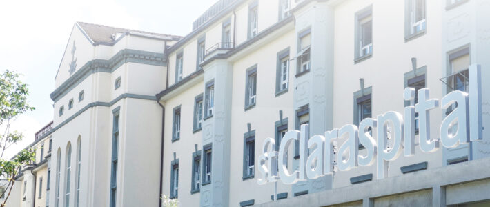 Eingang und Schriftzug des Kleinbasler Claraspitals