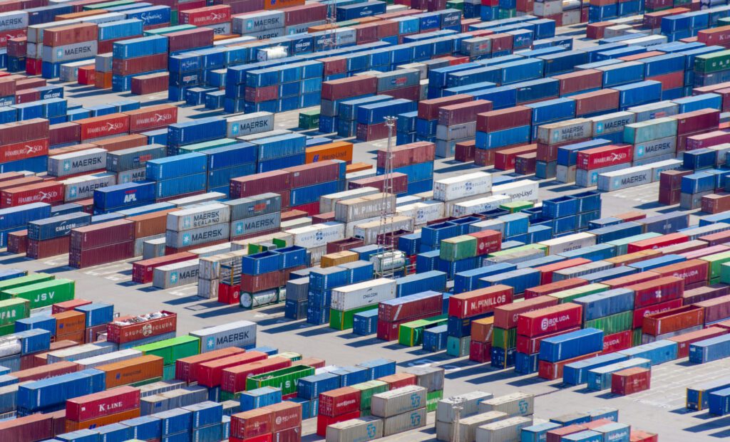 Container in einem Umschlaghafen