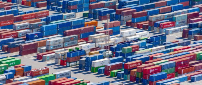 Container in einem Umschlaghafen