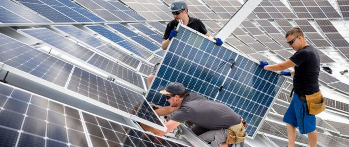 CKW-Solarmoneure auf einem Dach