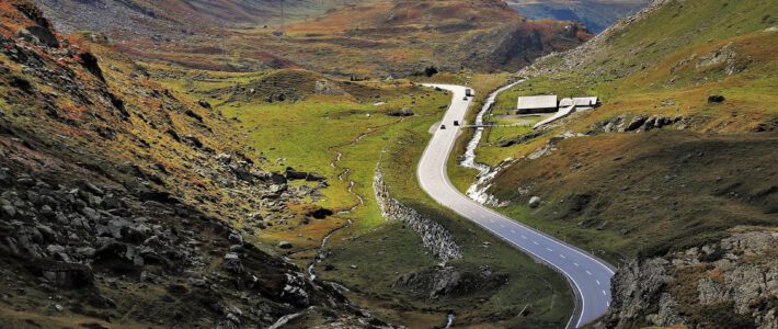 Eine Strasse durch die Alpen
