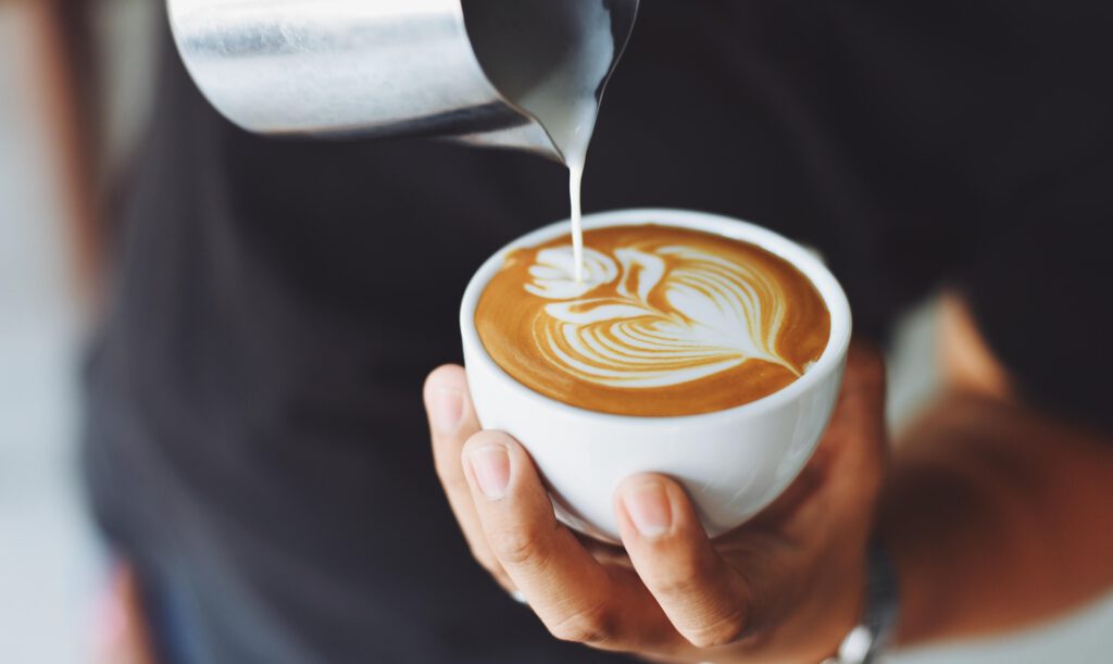 Ein Kaffee mit Milchdesign