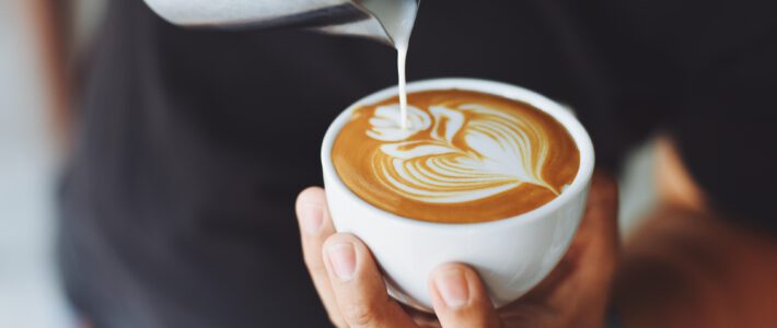 Ein Kaffee mit Milchdesign