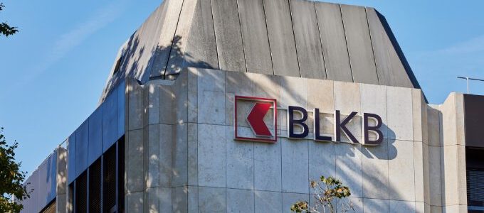 Logo der Basellandschaftlichen Kantonalbank am Hauptsitz in Liestal