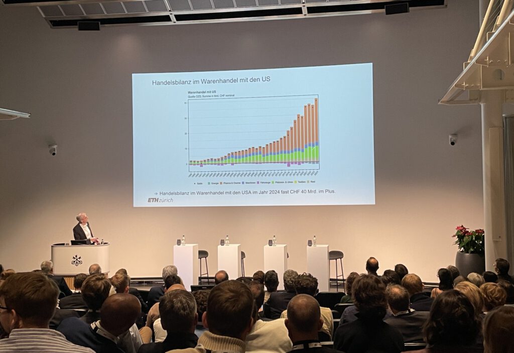 Professor Hans Gersbach von der ETH Zürich an einem Vortrag