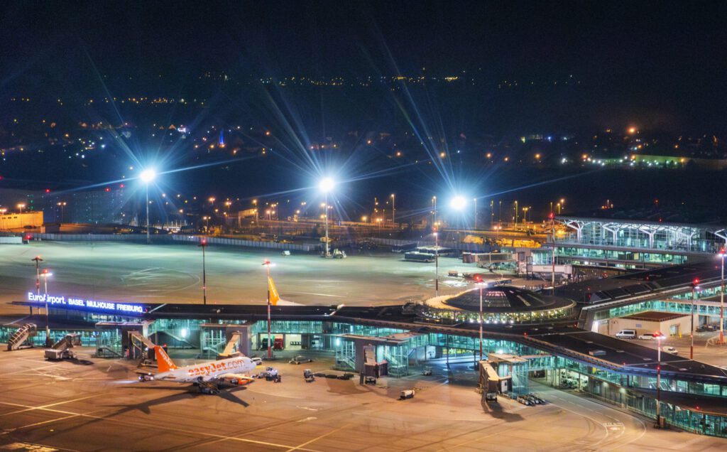 Euroairport Basel Mulhouse Freiburg bei Nacht