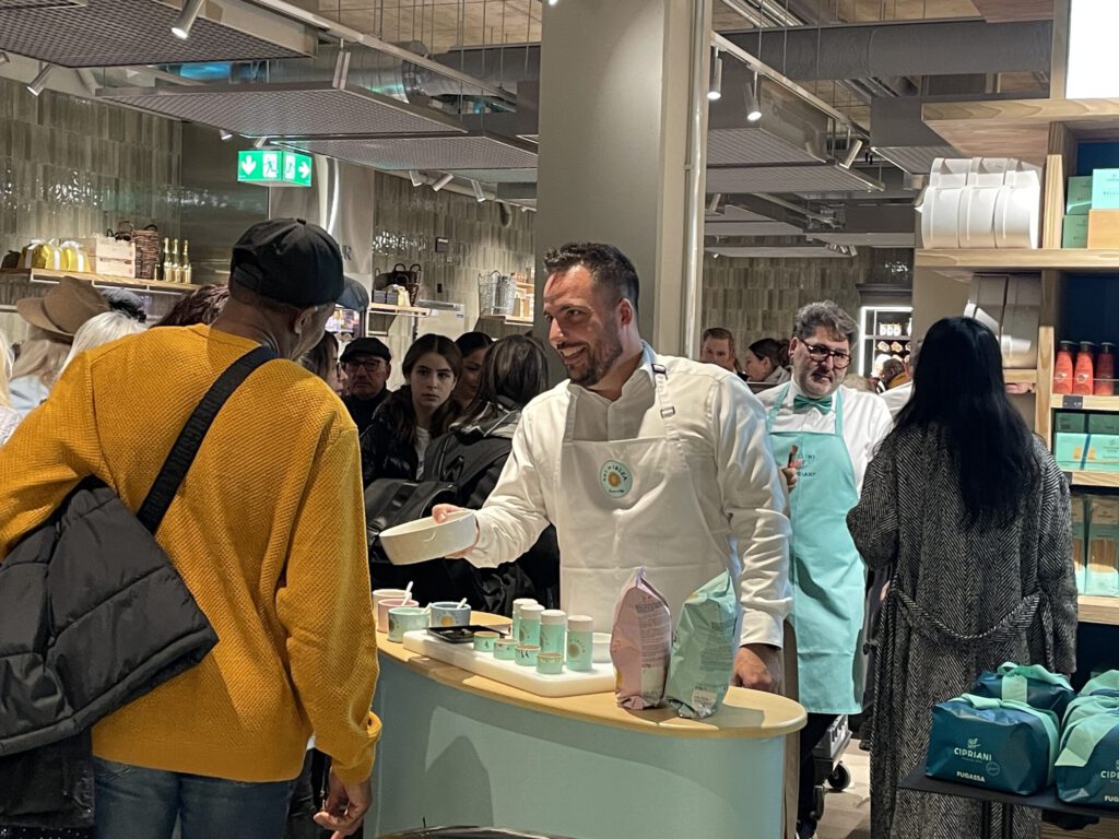 Gedränge bei Degustationen im Globus Basel