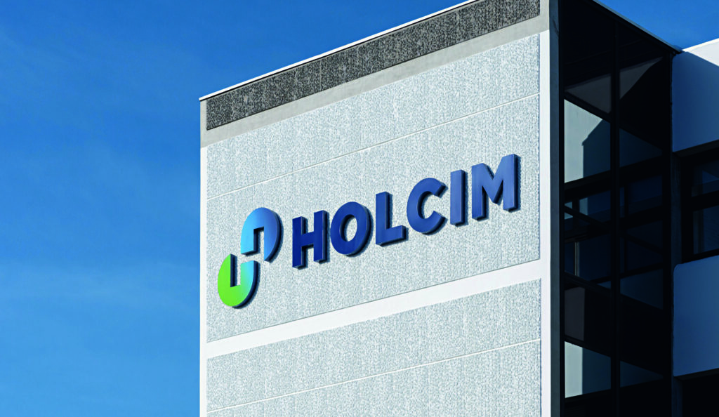 Logo von Holcim an einem Gebäude