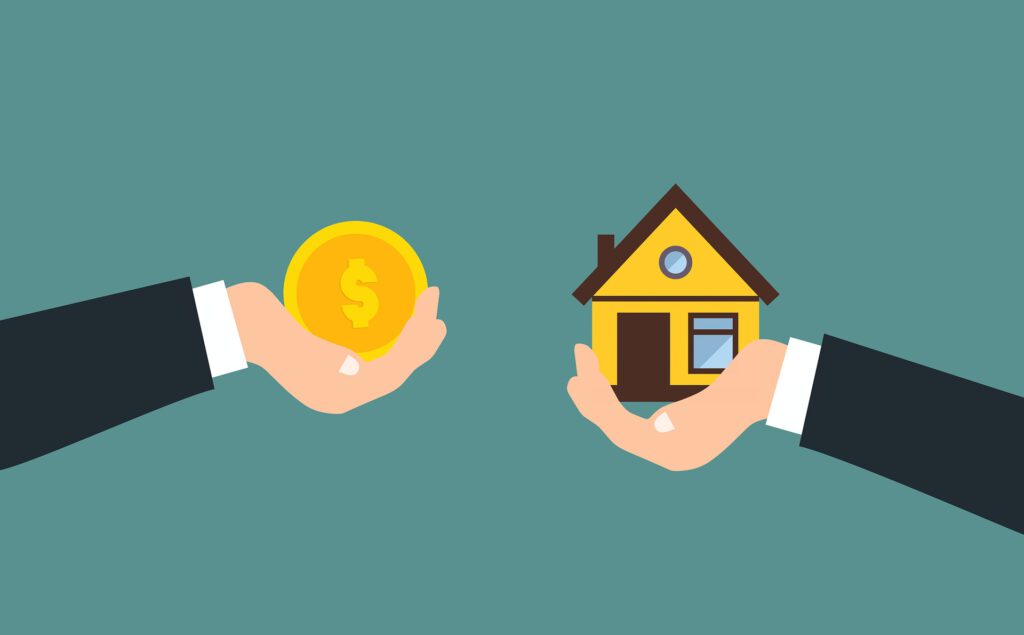 Eine Hand mit Geld und eine Hand mit einem Haus