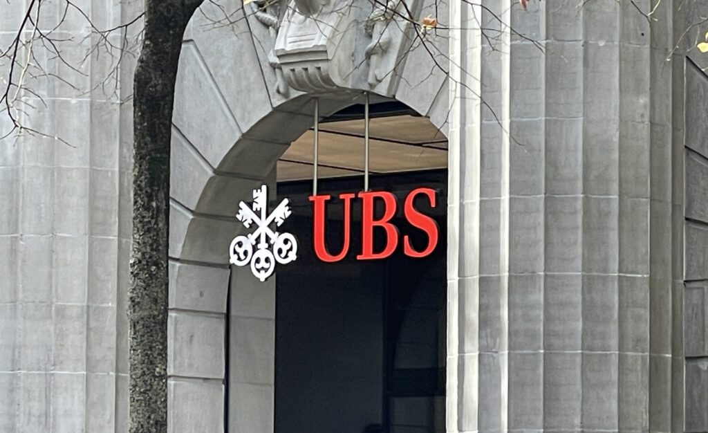 Logo der UBS an der Zürcher Bahnhofstrasse