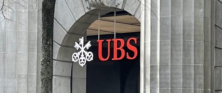 Logo der UBS an der Zürcher Bahnhofstrasse