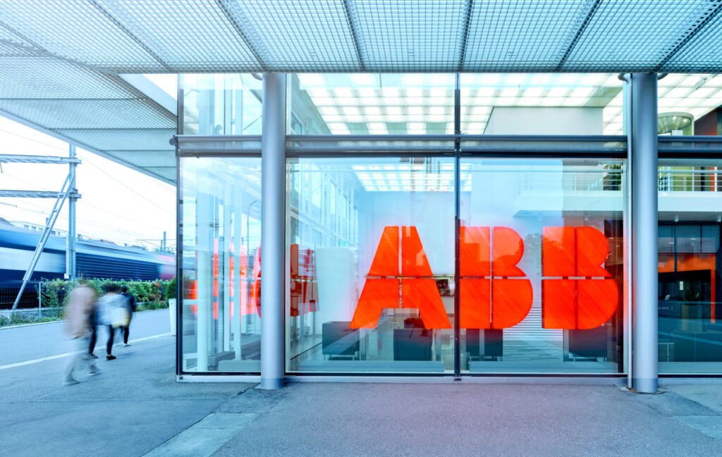 Logo von ABB am Hauptsitz in Zürich Oerlikon