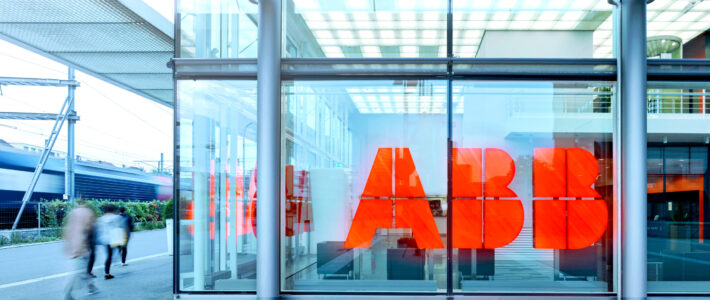 Logo von ABB am Hauptsitz in Zürich Oerlikon