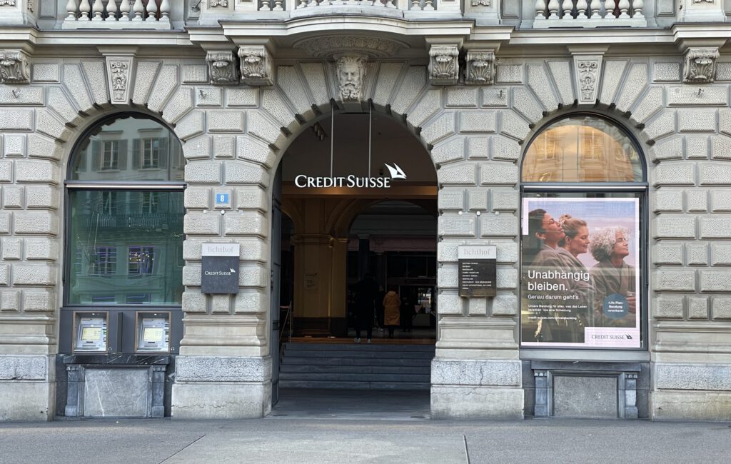 Logo der Credit Suisse am einstigen Hauptsitz in Zürich am Paradeplatz