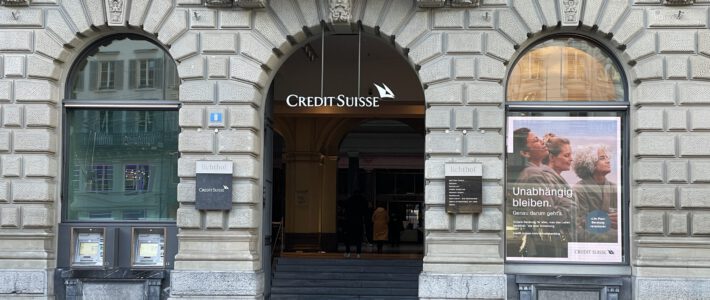 Die illustren Rechtsfälle von UBS und Credit Suisse Logo der Credit Suisse am einstigen Hauptsitz in Zürich am Paradeplatz