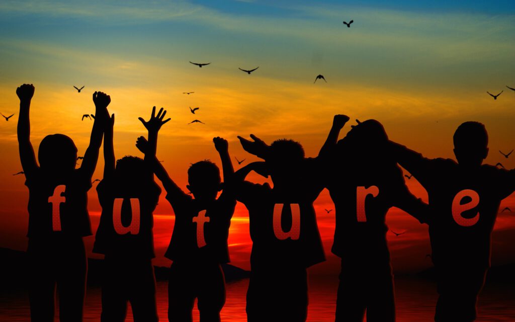 Junge Menschen mit den Buchstaben future auf dem Rücken