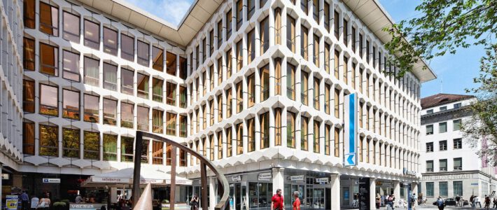 Luzerner Kantonalbank stellt Basler in den Schatten Hauptsitz der Luzerner Kantonalbank LUKB in Luzern