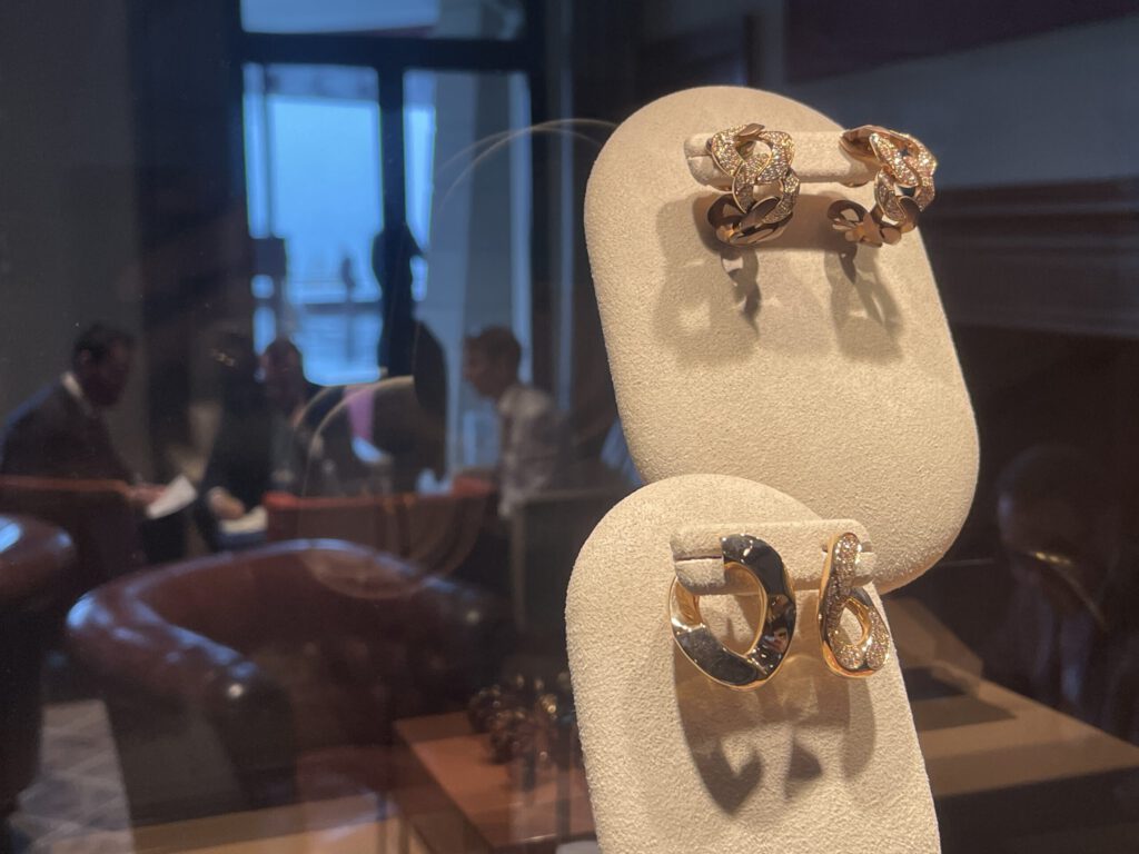 Diskrete Deals hinter Diamanten der Rohstofffirmen