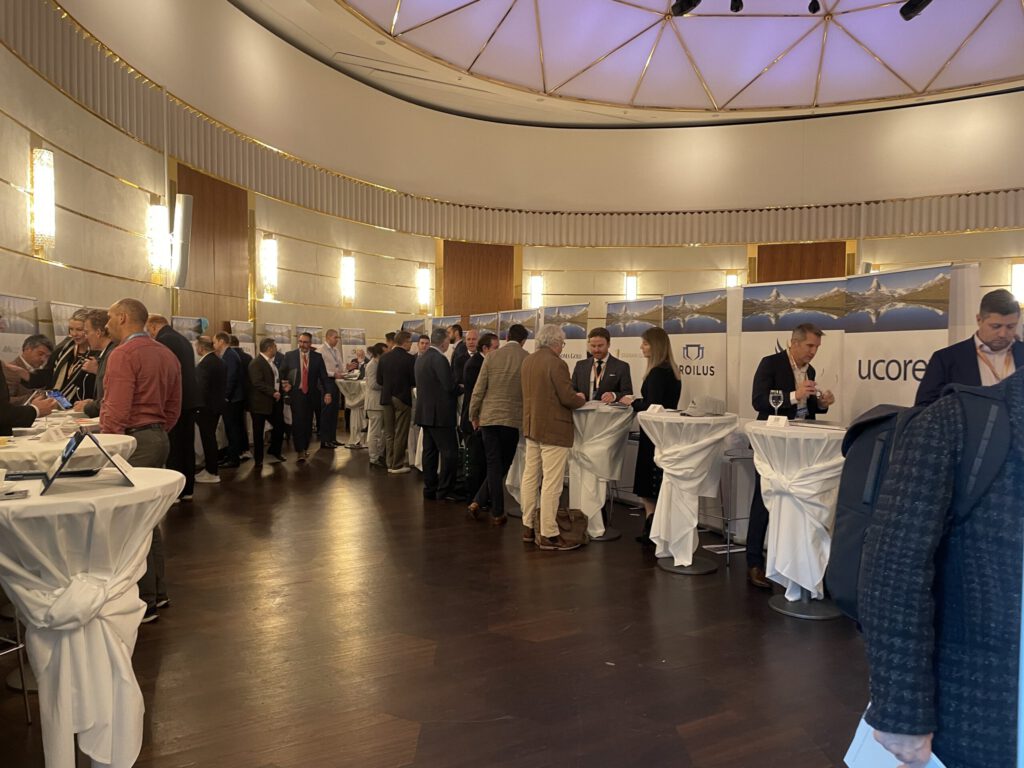 Informationsstände an der SMI-Rohstoffkonferenz im Dolder Grand in Zürich